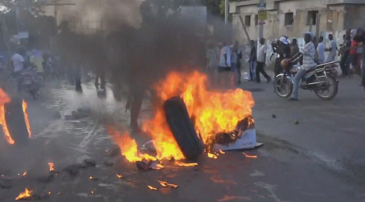 ELECTION POSTPONED: Turmoil in Haiti as the country's leadership remains in limbo. bit.ly/1WHcE2U https://t.co/ClS8dWbhS4