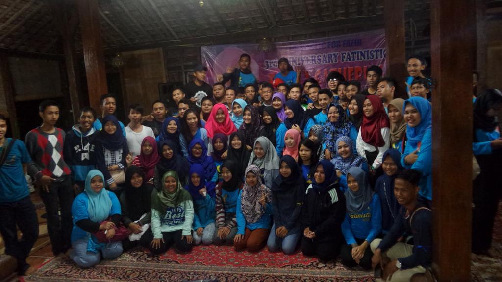 selfafadilah's tweet photo. keluarga besar @FatinSL  @Fatinistic happy anniversary 3'n https://t.co/LrMaR6OSeA