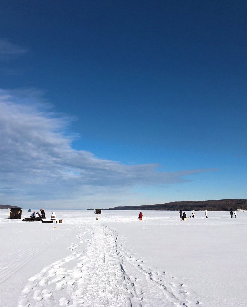 BOWMichigan's tweet photo. 2nd half of day 1 of #BeyondBOW event in #Munising - #IceFishing on #MunisingBay #BOW #BecomingAnOutdoorswoman https://t.co/fojwAAcVhI