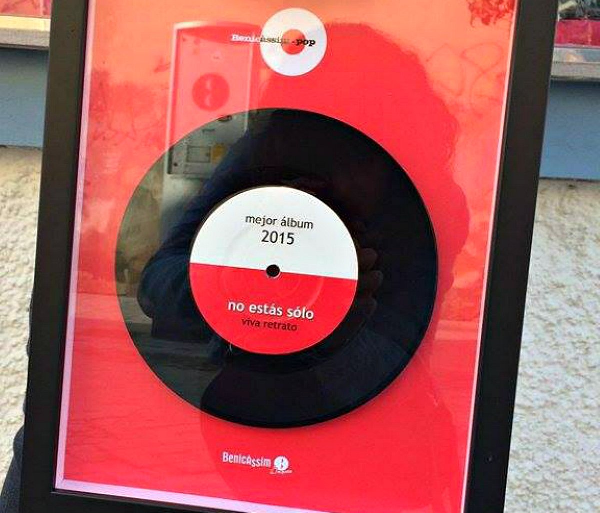 440castello's tweet photo. ahora mismo: @vivaretrato "Mejor álbum" en los  @BenicassimPop enhorabuena!!  #benicassim https://t.co/lbxLonx2at https://t.co/P7Uiq5UPKo
