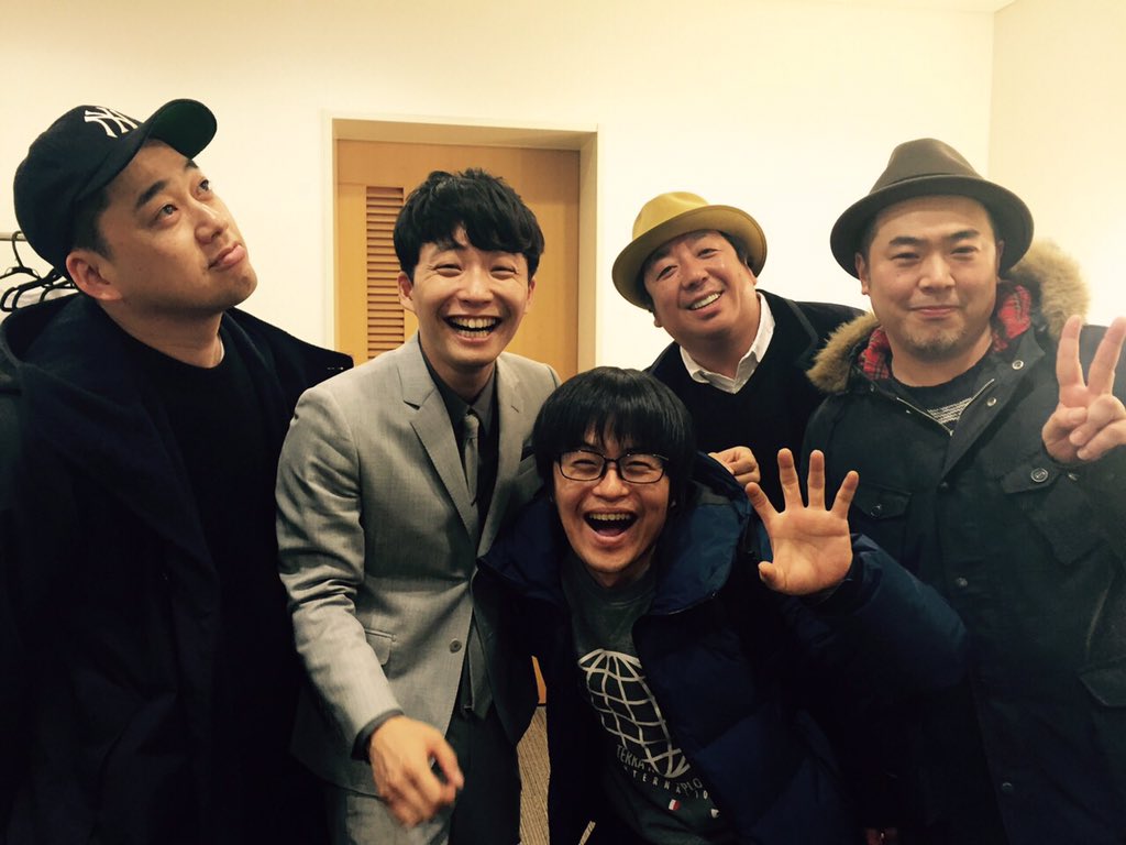 星野源 Gen Hoshino 本日の星野源さいたまスーパーアリーナ公演を観に来て下さった バナナマンのお二人 バカリズムさん オークラさんと記念写真 T Co Januxcdah6