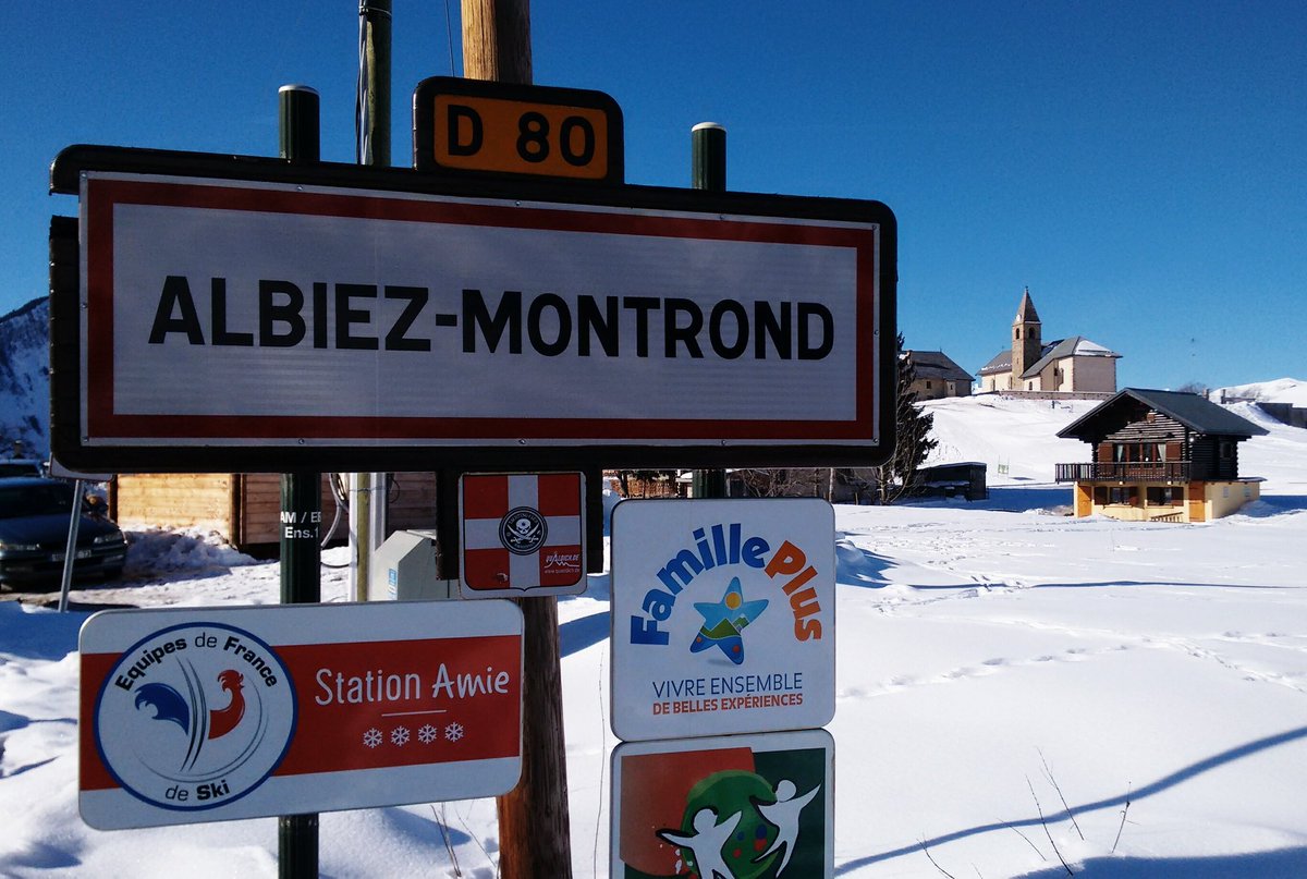 Florian_Paris_'s tweet photo. Coupe d'Europe de ski de bosses @albiez73, sous l'œil bienveillant des Aiguilles d'Arves ! https://t.co/8l53iyv5OF