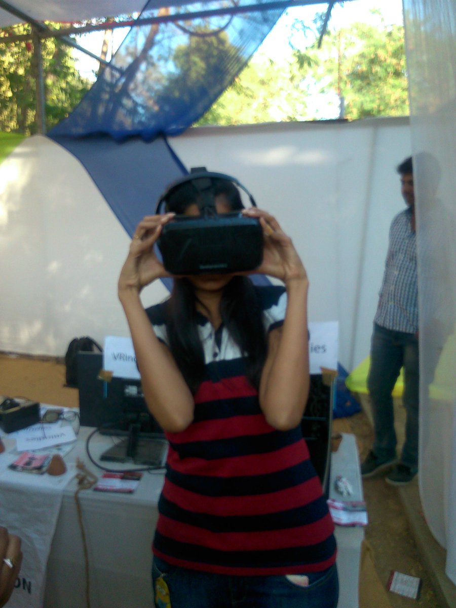 frankyupd's tweet photo. @ruchitpatel looks dazzling with #vrindies @MakerFestMJFF @allevents_in @ashajadeja https://t.co/qtErHF7Ye9