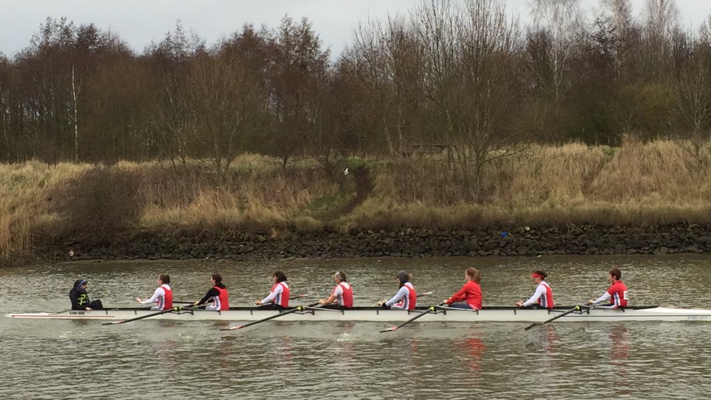 SheffieldCityRC's tweet photo. Our novice ladies bringing it home... #BostonHead #Sheffield #Rowing https://t.co/hQMWVvbm9A