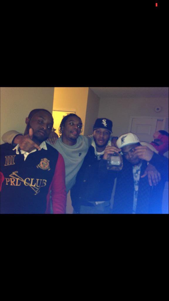 Reem_CF's tweet photo. GANG SHIT @A_wellz4 @FLOYDD_24 #FreeTob @Malicious_TB https://t.co/qSdTbelHlX