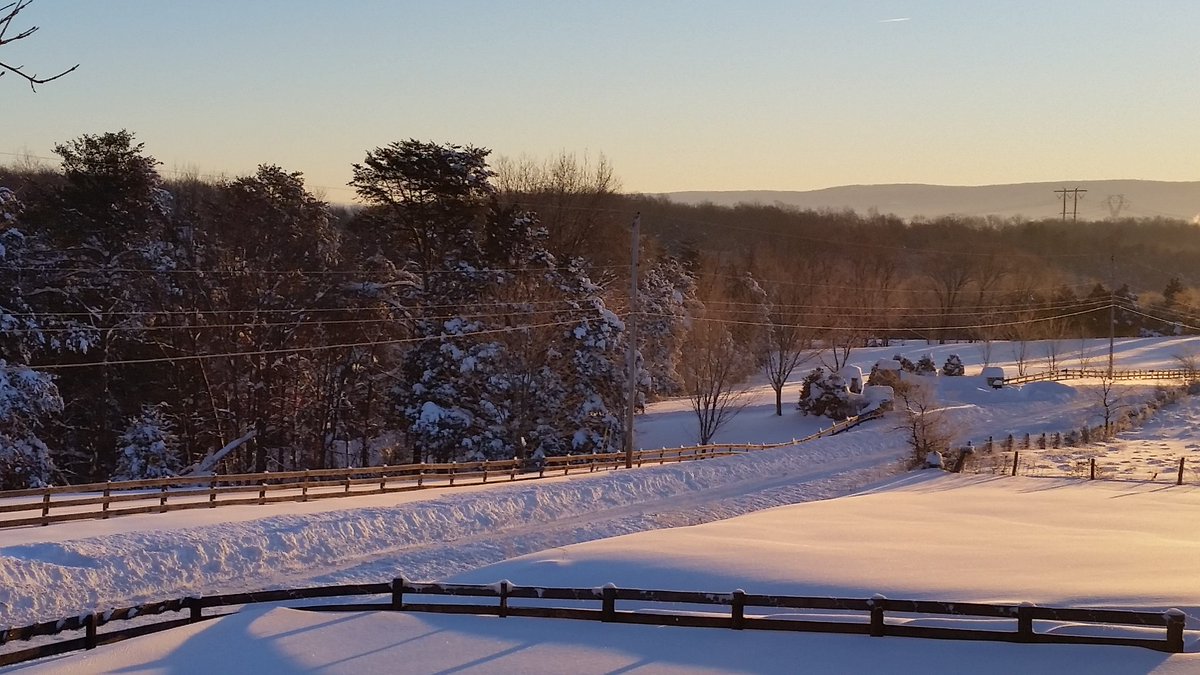 @TuckerFox5#MiddletownVa# Beautiful morning #blizzard2016 #TheWinterAwakens ♡