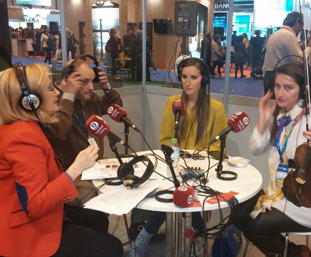 katymikhailova's tweet photo. Ayer en programa Nieves Herrero @CAPITALRADIOB desde #fitur hablando @elenaViolinista de #MusicaYmoda @agathardlp https://t.co/b2TP9sXfHW