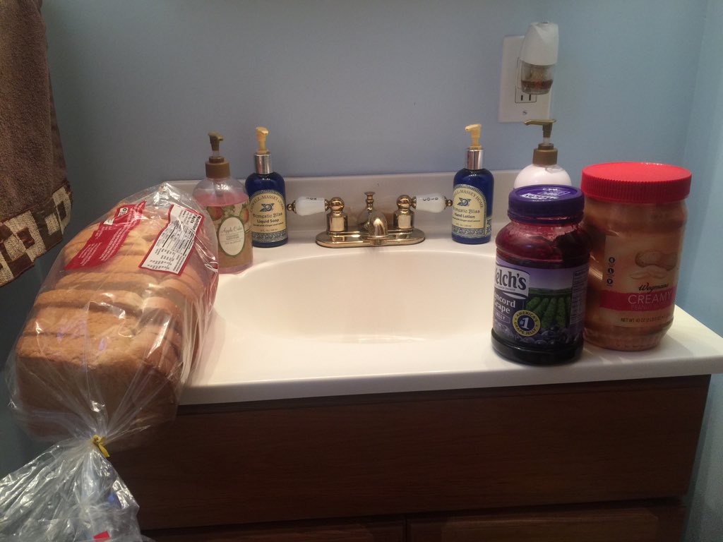 Zombie_Buffet85's tweet image. When your two year old barges in when you&apos;re trying to go the bathroom 😒 #daddyproblem #didntlockthedoor