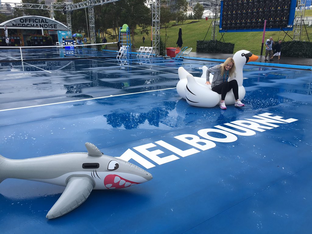 CaitlinRoberts's tweet photo. What to do when there's an on court rain delay?! #ausopen #Melbourne #rain #stoplookingatmeswan https://t.co/OJCkJSdQfL