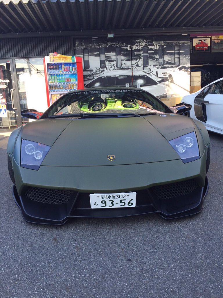 LBworks5's tweet photo. 後は緑のGTRのオーナーさんの写真です

#Lamborghini #libertywalk #LBworks #LBperformance https://t.co/kzB0hycBR5