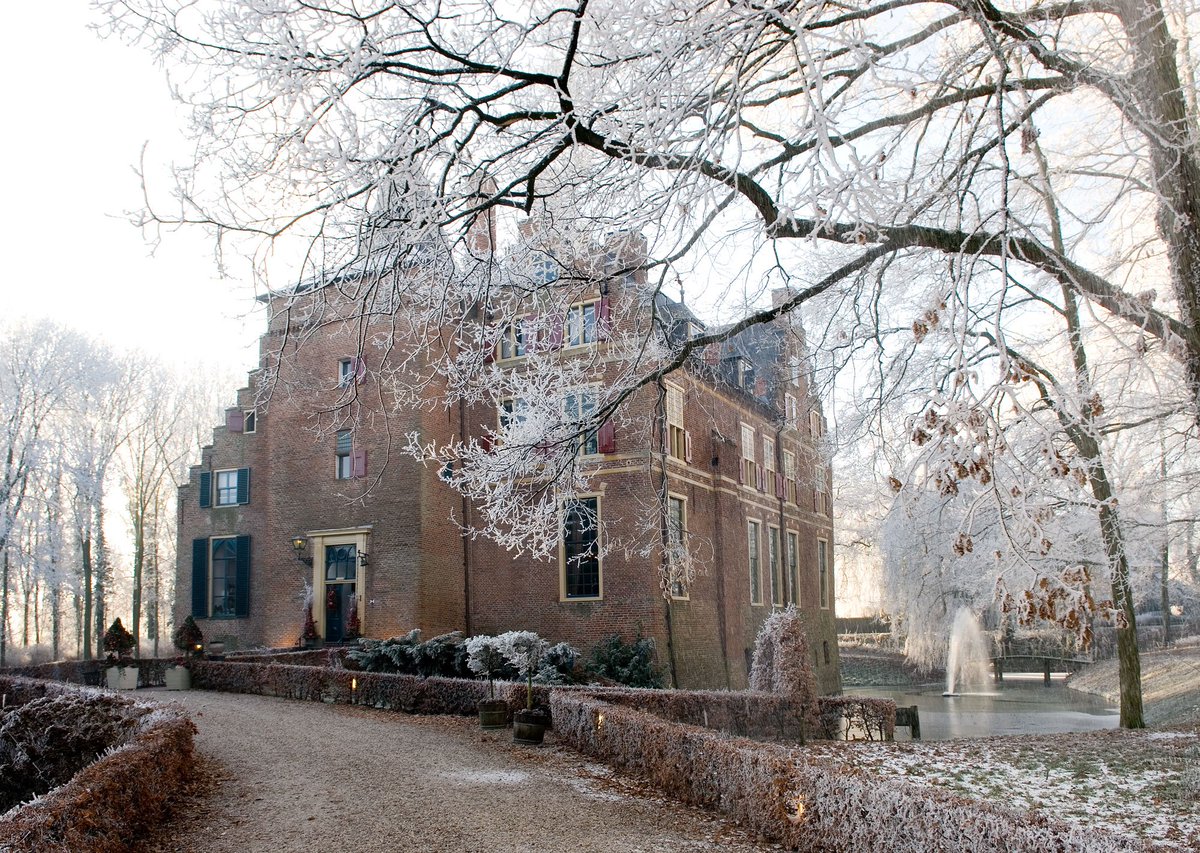 Trouwen in je eigen kasteel? Bezoek dan <a href="/Wijenburg/">Kasteel Wijenburg</a> op zondag 31 januari as. Meer info: opentoptrouwlocatieroute.nl/kasteel-wijenb…