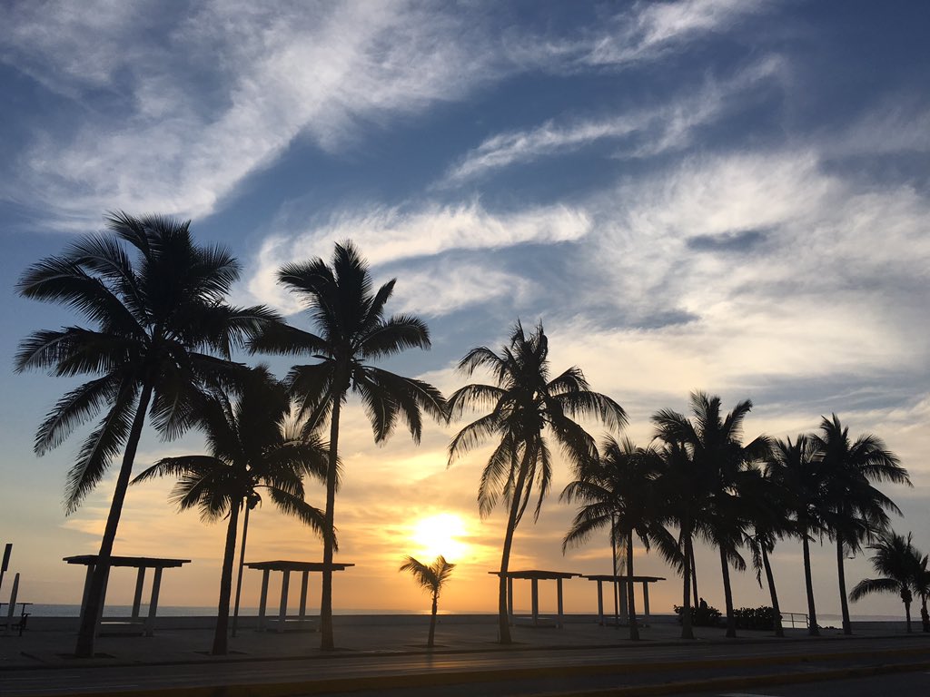 fotogarrido's tweet photo. Lo mejor de #Veracruz, está en @_BocadelRio...

Amanecer de domingo, el mejor domingo de la semana.! https://t.co/ZGqyE8PEHW