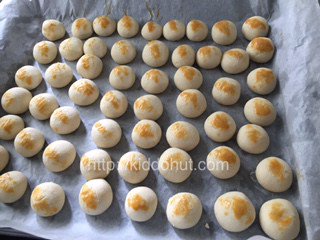 Easy Almond Cookies kiddohut.com/2016/01/recipe…