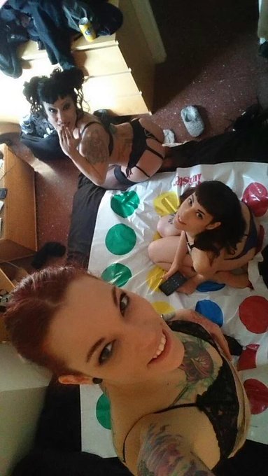 Hoy en @Cam4Supershows ha pasado esto y m&aacute;s, bien de orgasmos!!💦💦💦 @silviarubix @AnnekeNecro https://t<a class="tags" target="_blank" title="On Twitter" href="/?out=eyJ0eXAiOiJKV1QiLCJhbGciOiJIUzUxMiJ9.eyJpYXQiOjE3MjI5NzY3NzcsImlzcyI6InR3cG9ybnN0YXJzLmNvbSIsIm5iZiI6MTcyMjk3Njc3NywiZXhwIjoxNzU0NTEyNzc3LCJyZWRpcmVjdF91cmwiOiJodHRwczovL3R3aXR0ZXIuY29tL0NhbTRTdXBlcnNob3dzIn0.wAQdBk_2lOy5Bh0muKKYdlMuHQ06azggj_6pyq818hjus0AA3a2SLgEkOSjhqeJB_JtjzgTvJLIF3oAJe7WQOw">@Cam4Supershows</a>