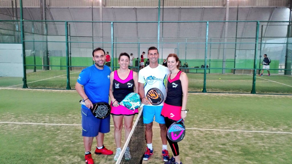 padelitalica's tweet photo. Ponemos fin al Torneo Pádel Itálica con la entrega de trofeos y el sorteo ¡Gracias a participantes y patrocinadores! https://t.co/rKVr5xCeOT