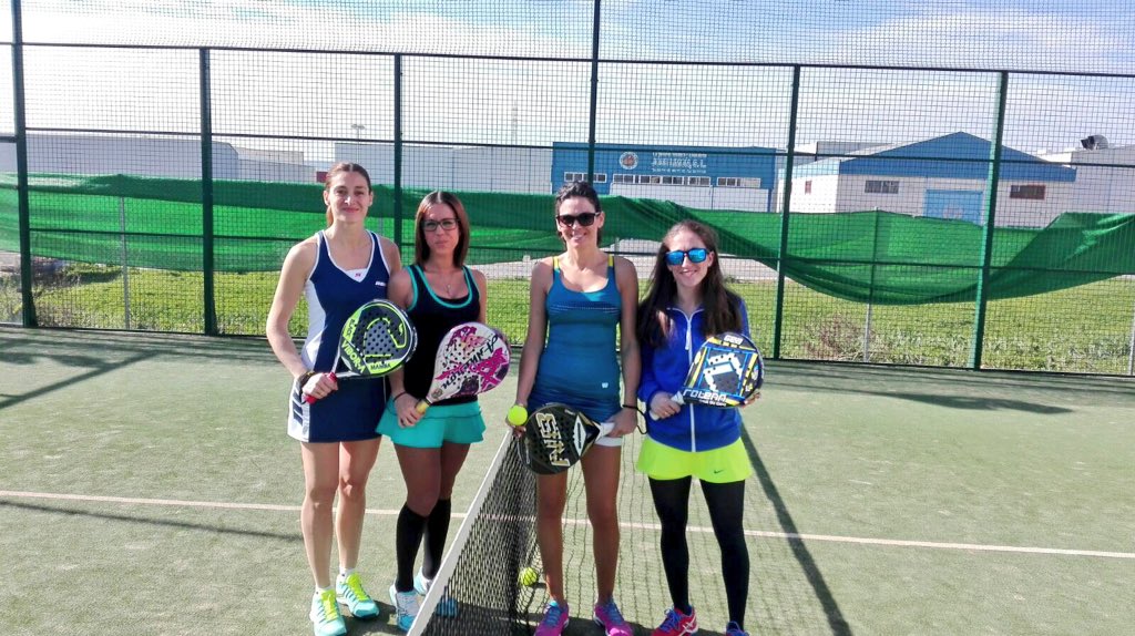 padelitalica's tweet photo. Ponemos fin al Torneo Pádel Itálica con la entrega de trofeos y el sorteo ¡Gracias a participantes y patrocinadores! https://t.co/rKVr5xCeOT