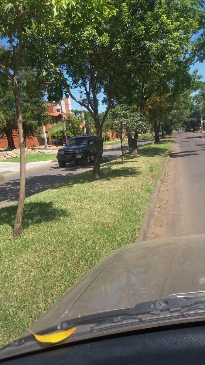 AsuDsu's tweet photo. Finalizaron las tareas de limpieza sobre la Avda. Molas López, que hoy ya luce limpia y aseada en toda su extensión. https://t.co/yFEg3PicrL