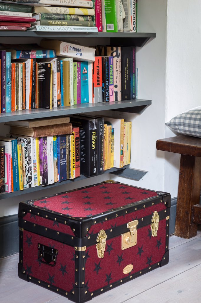 EnglishTrunkCo's tweet photo. Sunday inspiration - our Grey Star Tuck nicely tucked away #trunks #tuck #interiors #home #design #madeinbritain https://t.co/qsyuB0actT