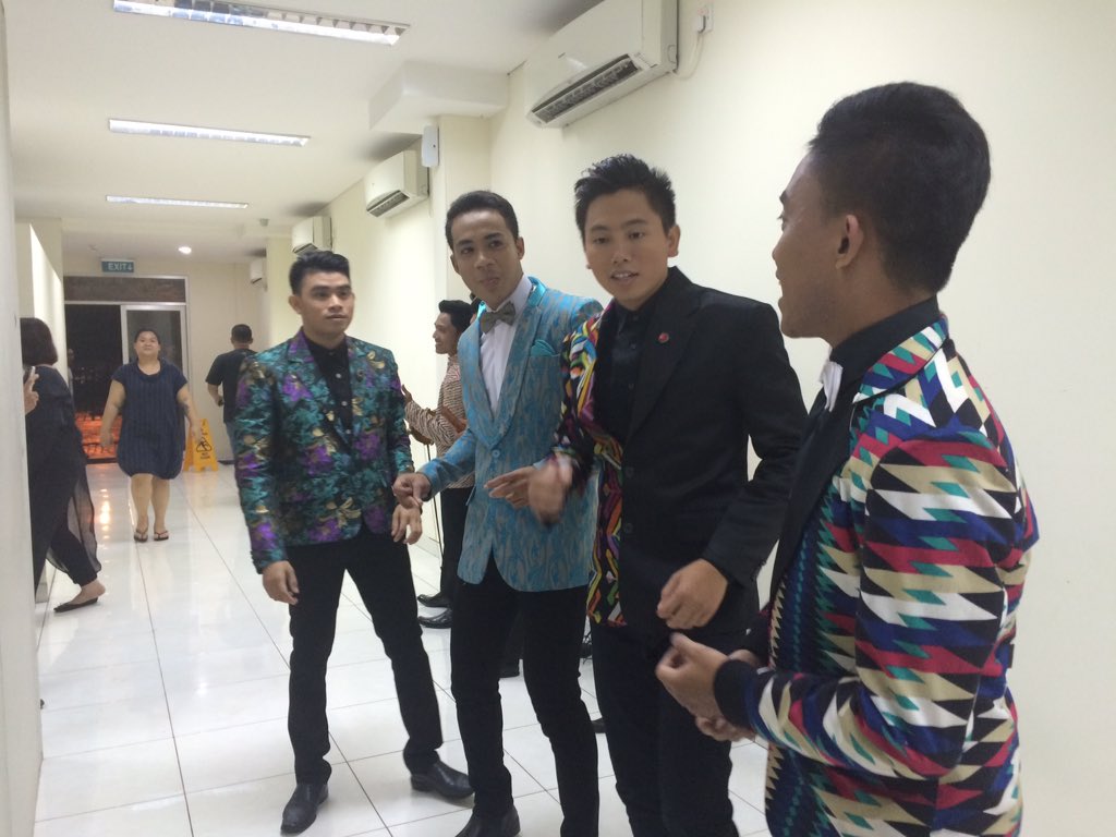 Indosiar's tweet photo. Sebelum tampil pada latihan dulu nih #DAcademy3 https://t.co/ZxwGo6ctoD
