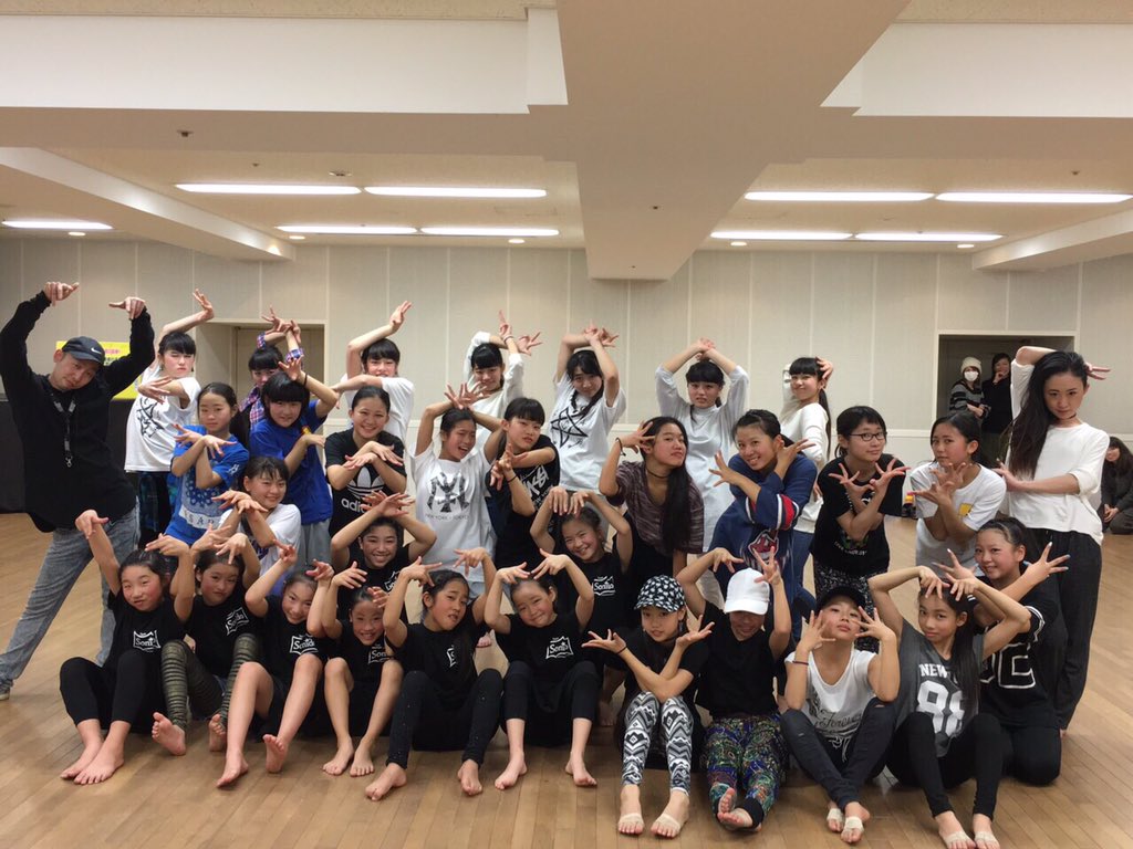 2001nenRuri's tweet photo. 夜はぁ〜💓
TSUYOSHI先生とMana先生の
WSでしたぁ~✨✨
とっても楽しくて勉強に
なりましたぁ〜😍✨✨✨
みんなとも仲良くなれて
よかったでぇ〜す💗💭🤗
今日は楽しすぎた🤗💭
土日とても充実しました❤️☺️ https://t.co/deeWc5iD07