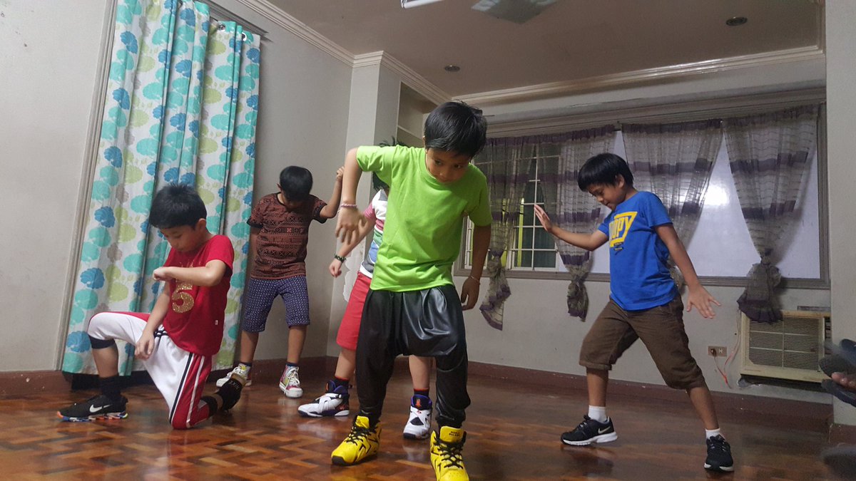 MaximumGroovers's tweet photo. Abangan po ninyo soon ang bago naming i ccover na sayaw :) Love YourSelf by Justin Bieber :) 👍👍💖💖💖 https://t.co/dtbWqWKsHu