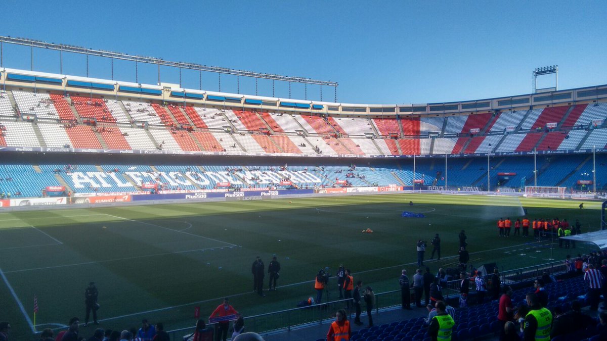 Capital_Deporte's tweet photo. ¡Ya estamos en el Vicente Calderón para vivir el Atlético de Madrid - Sevilla! #SomosCD https://t.co/9VURjWobcn