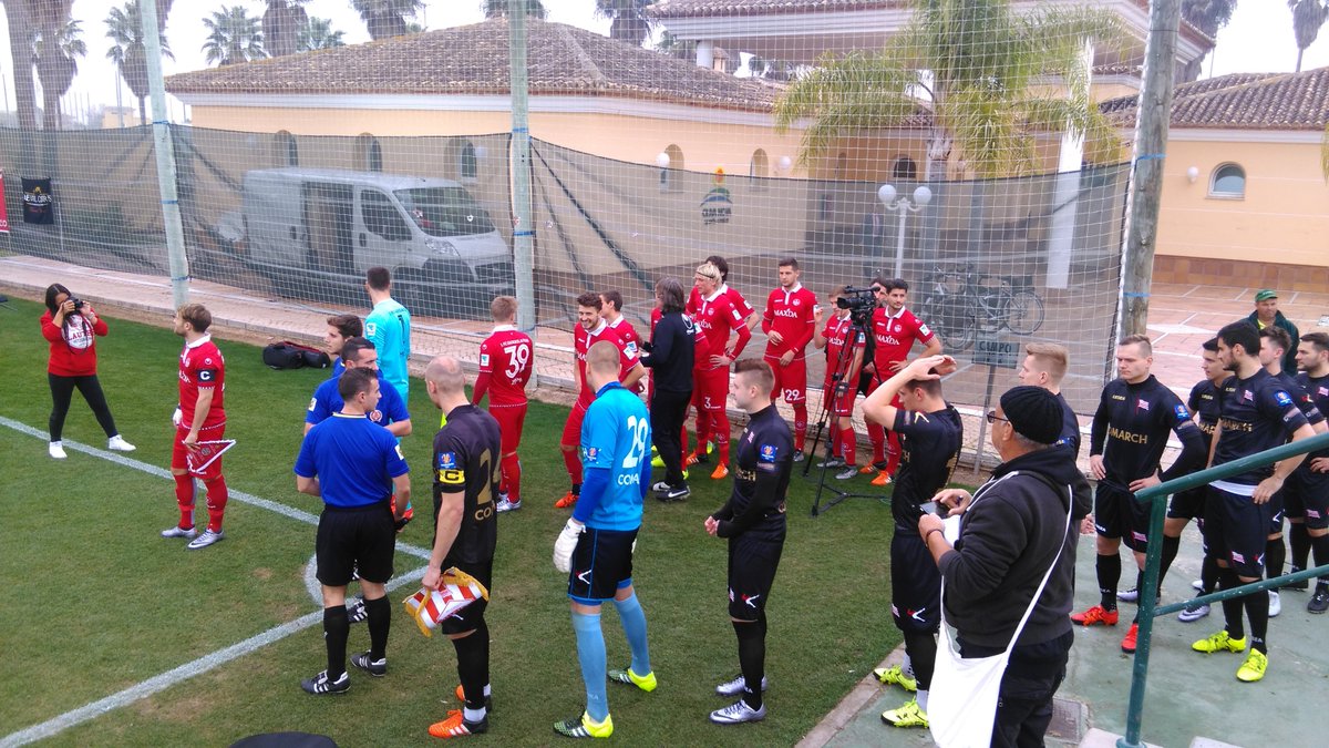 Rote_Teufel's tweet photo. Der Ball rollt beim Spiel des #FCK gegen @MKSCracoviaSSA. #Betze #FCKole https://t.co/yqmpnPrIMj