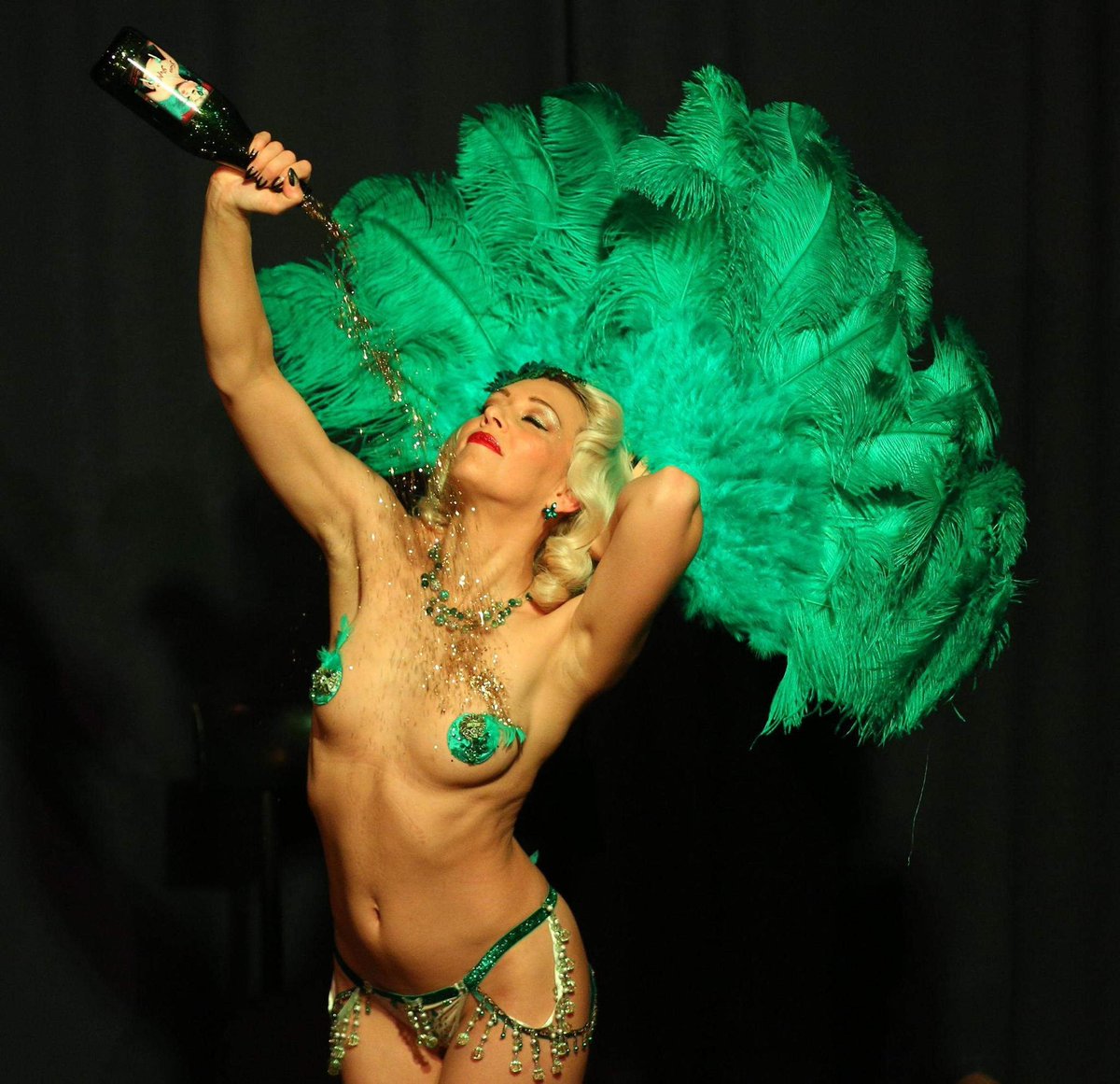 HNA_online's tweet image. Hot, hotter, Starclub... Alle Fotos von der #Burlesque-Premiere findet ihr bei uns: hna.de/kassel/starclu…