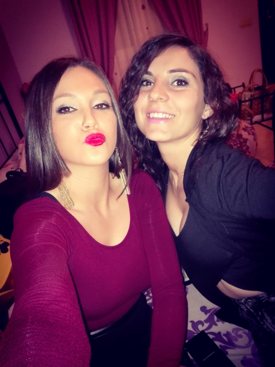 18Marietta3's tweet photo. Con @Amanda_Sevillaa sabadito de fiesta¡¡ https://t.co/9gqdE0BFJu