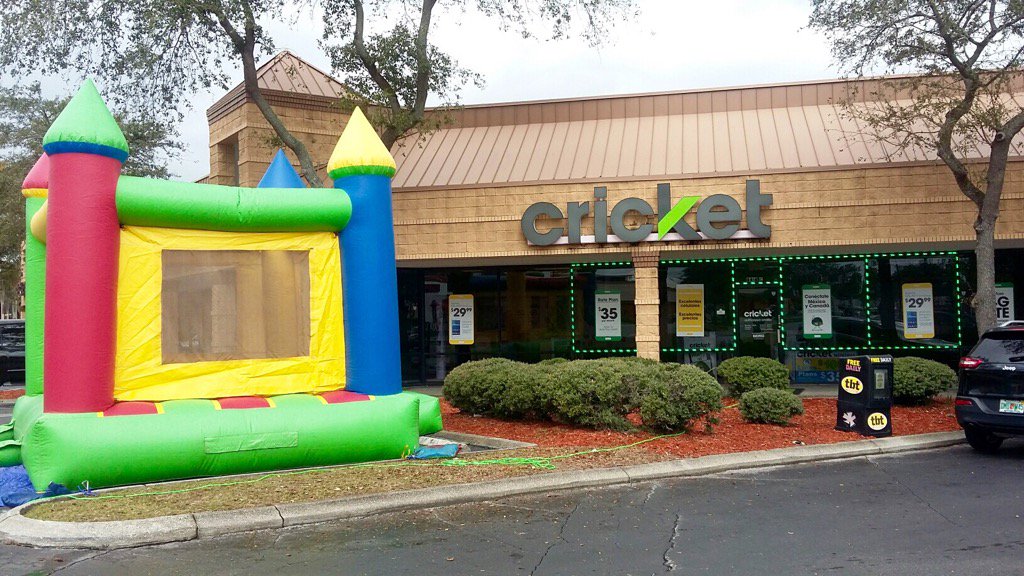 bounceboy813's tweet photo. We enjoy making events that much more special @Cricketnation #stsa #somethingtosmileabout 💚 https://t.co/AHIJpd4Ana