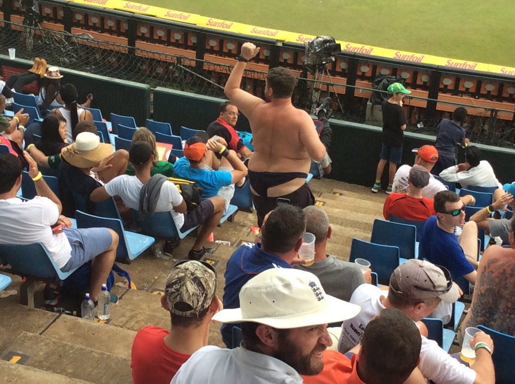TheBarmyArmy's tweet image. New dress code for p***ed up Saffers? #SAvENG #plainwrong
