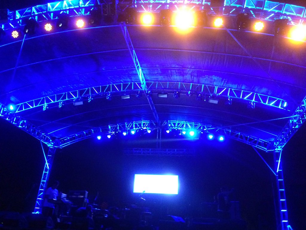 sidegateiloilo's tweet photo. Leggo @UpDharmaDown! Front. Front. Front. (*crossing fingers to be @ ze back*) #UDDIloilo #KwentongSideGate 😝 https://t.co/DkUa72NuUt