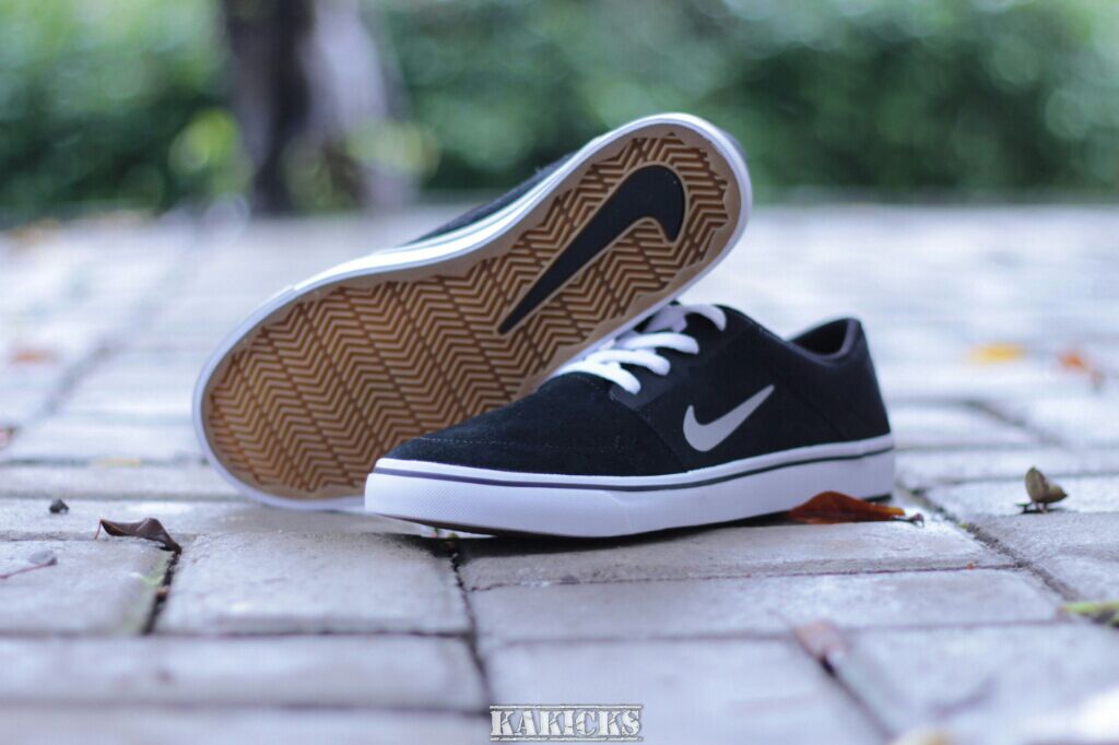 Nike SB Portmore
Black/White/Grey
Size 40
BNWB
IDR 450.000
@alvaro_matthew <a href="/KRLCloth/">IG : KRLCloth</a> @CasualIndonesia