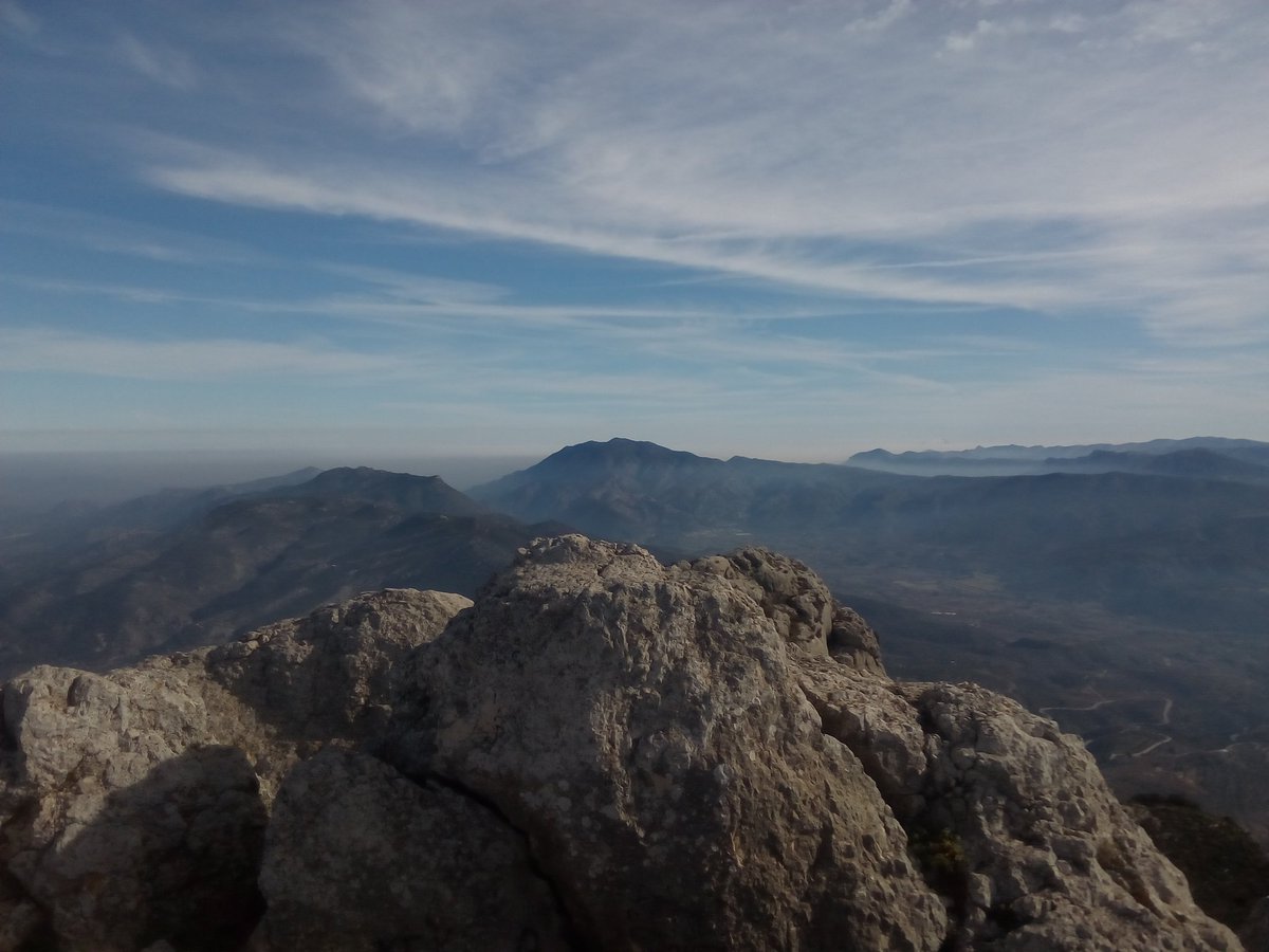 jesuso's tweet photo. El #Mondúber i #ElComptat des del cim del #Benicadell
#ValldAlbaida https://t.co/URyU8Gxce3