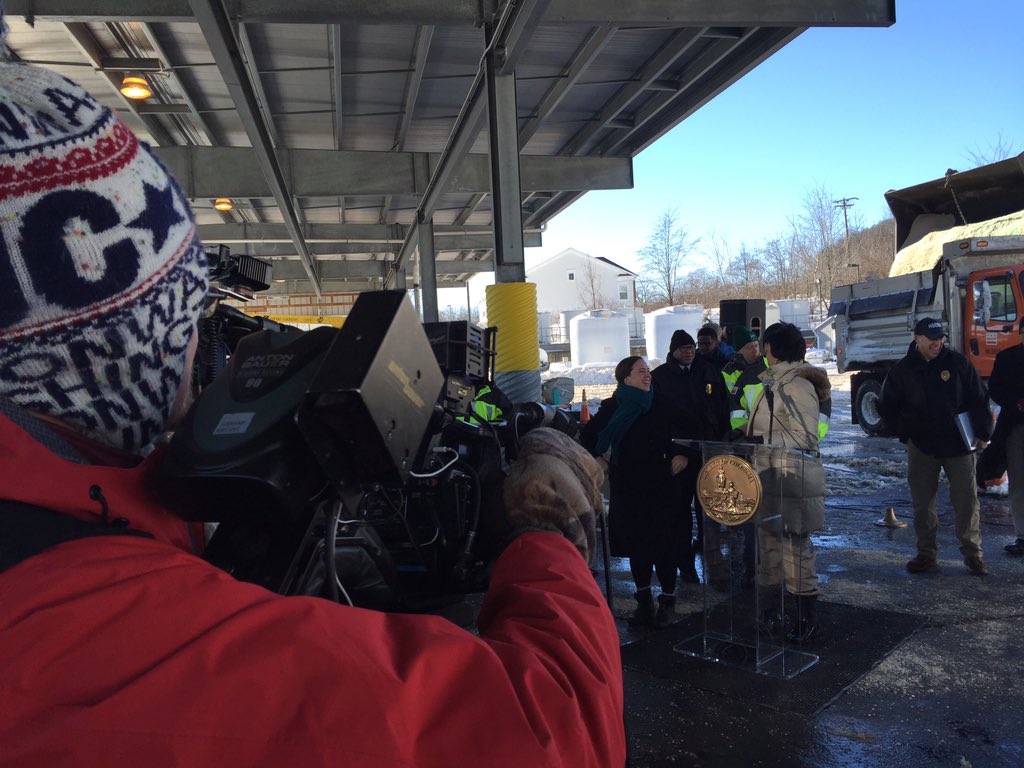 Mikea_Turner's tweet photo. Presser starting now w/ #DC mayor. @wusa9 #Blizzard2016 #CleanupEfforts https://t.co/wq62xnHQ6j