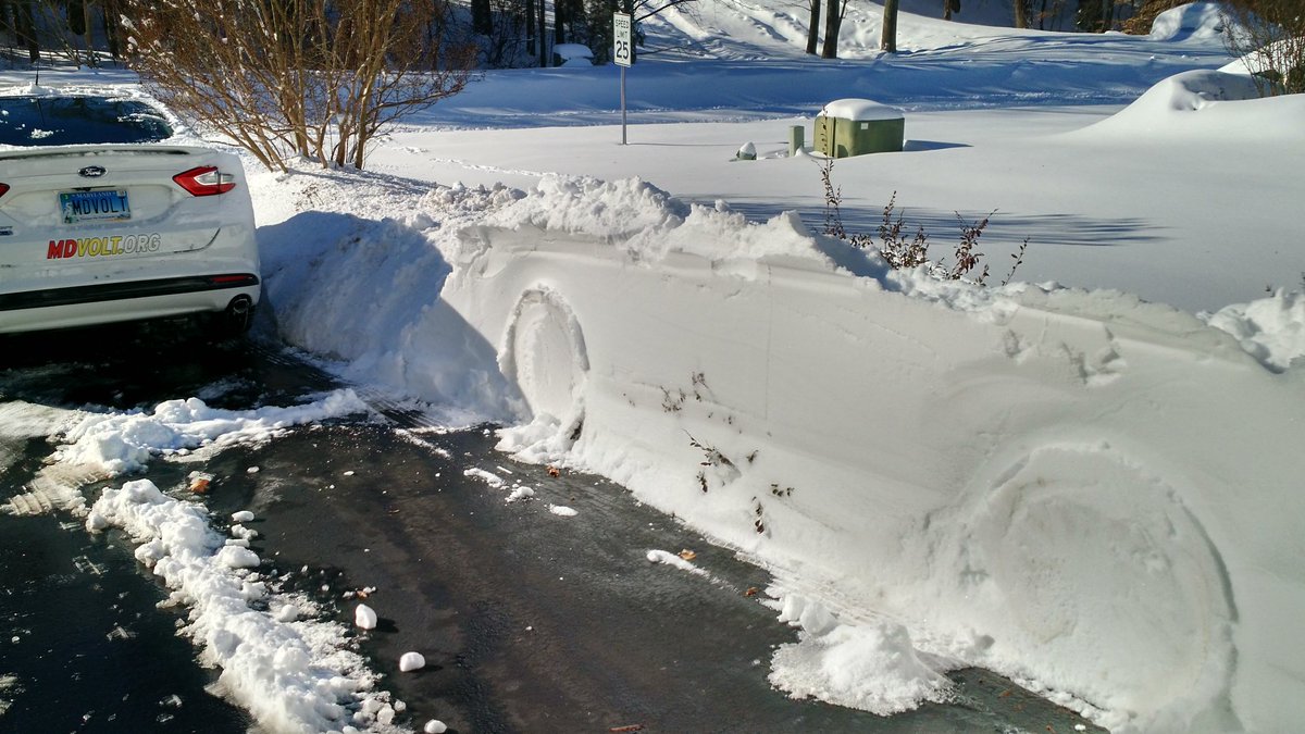 mdvolt's tweet image. The #snowcar is staying in the driveway today! #thewinterawakens #blizzard2016 #Snowzilla #SnowNino #driveelectric
