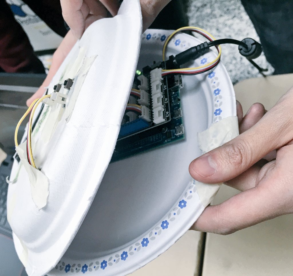 HackworksInc's tweet photo. Some really neat #hardware #hacks at @UofTHacks among all the tired #hackers 💤 #UofTHacks2016 @UofT_DCSIL #lifeaware https://t.co/LzYhvqcI9o