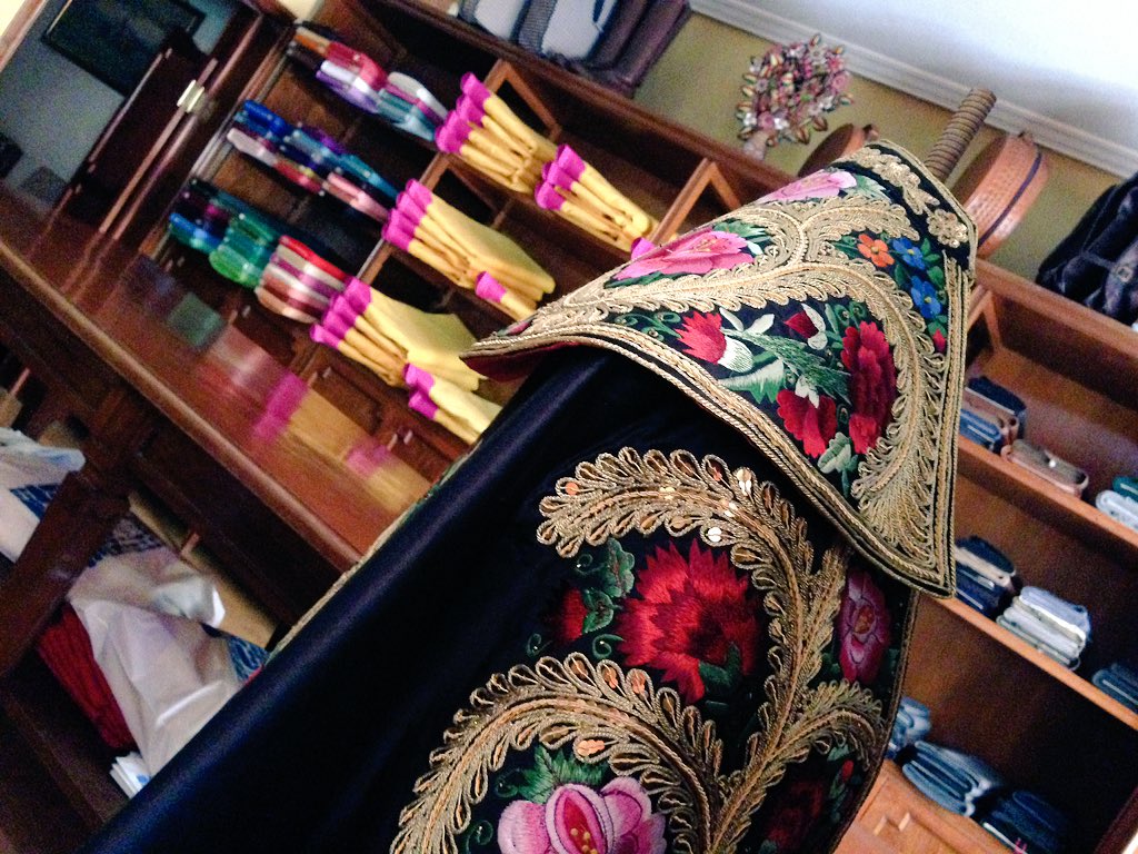 #sastreriafermin en la que descubrimos maravillosos #capote #de paseo. #CulturaTaurina #EmbajadoresTaurinos #toreo