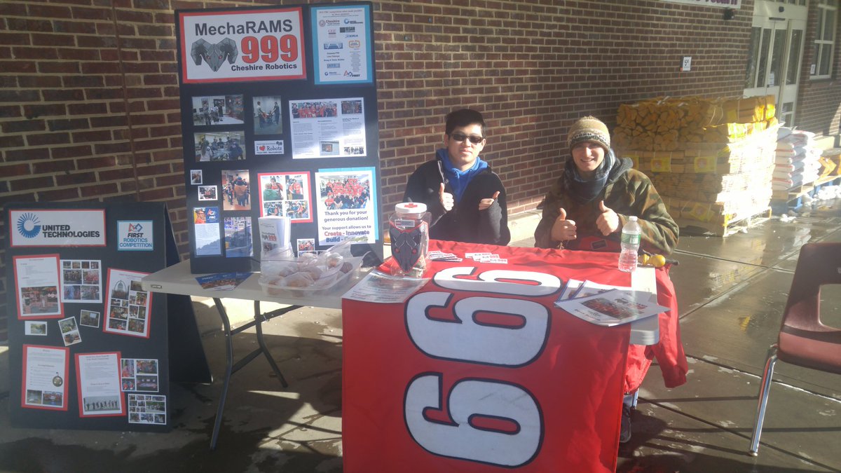 FIRSTTeam999's tweet photo. Team 999 killin it at our stop n shop fundraiser this morning! https://t.co/uXzfpIf62h