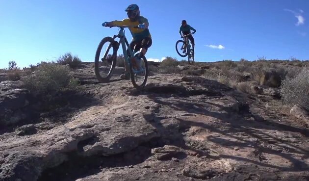 Tearing it up on desert trails with the new Yeti enduro team

trib.al/jpxiNJc 

#MTB #Bike