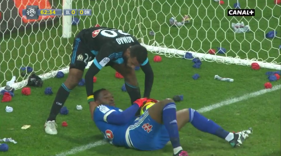 WinamaxSport's tweet photo. "- Alors, c'est une fille ou un garçon ?
- Un garçon, je vais l'appeler Lass."
#OLOM https://t.co/rGXfLMnnrD