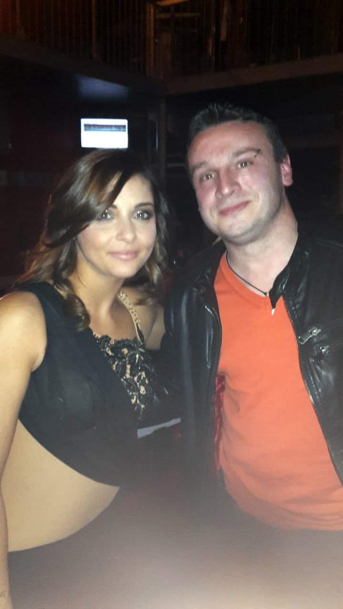 LeonMartial's tweet photo. @PriscillaBetti très content de t'avoir rencontré,  j'ai oublié de te donne ma carte de visite pour mon agence https://t.co/QnOhzTVppZ
