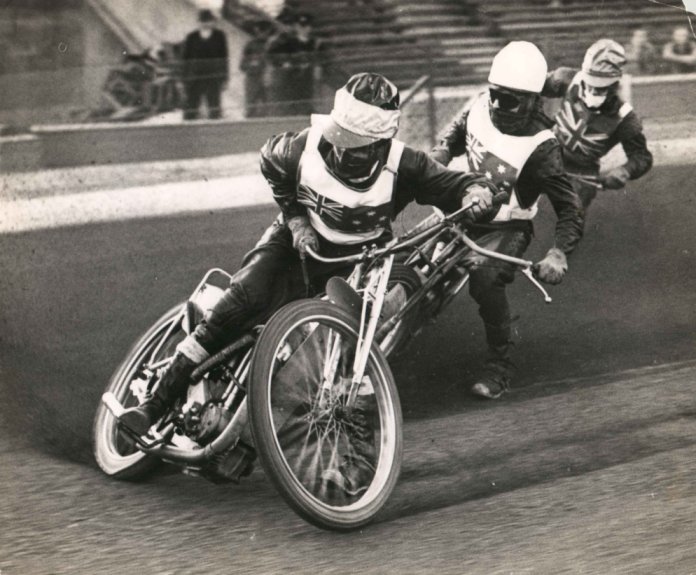 UprightSpeedway's tweet image. Some old school drama unfolding here #FullLock 6 World titles between these 3. Two Each. #WhoAreThey?