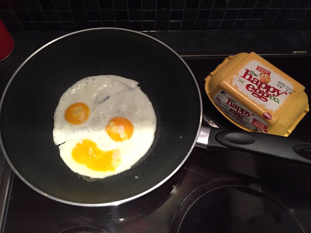 Wow! They really are happy eggs!@FacesPics