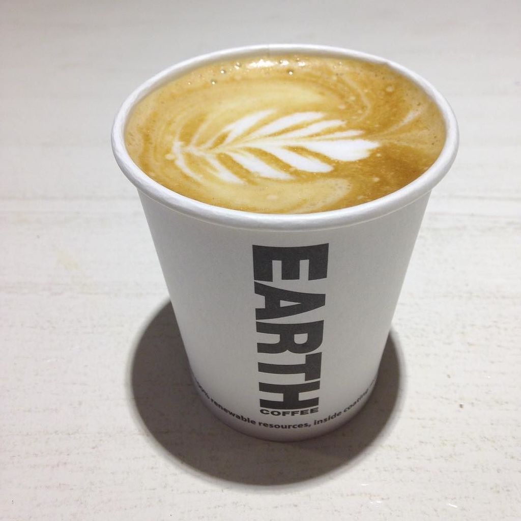 Take-a-way #earthcoffee #coffee #cool #cappuccino #coffeeaddict #coffeegram #takeaway #fra… ift.tt/1nhtLMq