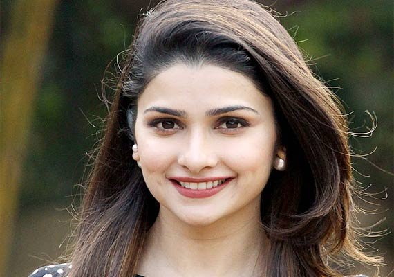 .<a href="/ItsPrachiDesai/">Prachi Desai</a> says she is keen to feature in a love story and would love to have a co-star who is of her age