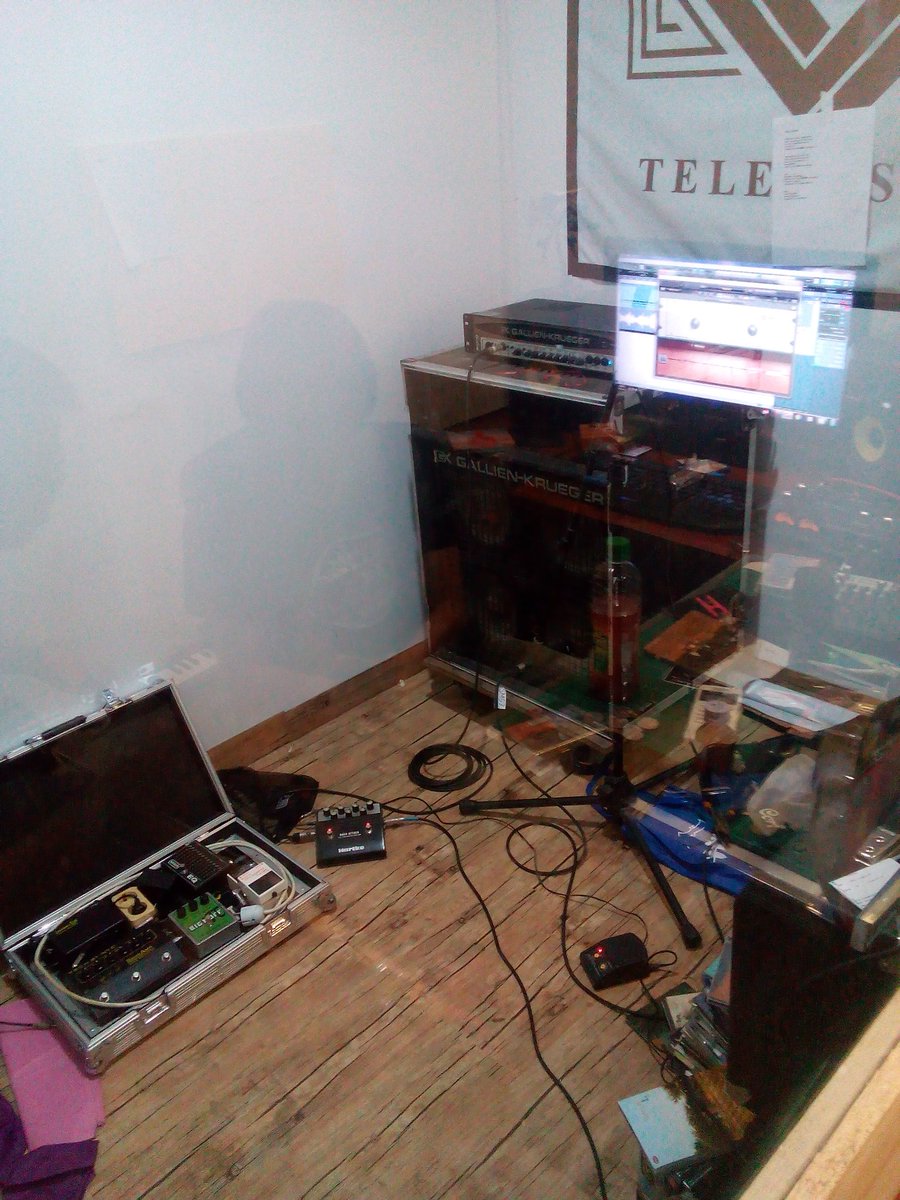 take bass <a href="/Agussalim_Y/">Agussalim Y.</a> <a href="/eddingtonofphi/">EDDINGTON theband</a> di studio <a href="/telefasterID/">Telefaster Studio</a> oleh insinyur @SuwandiSuleman