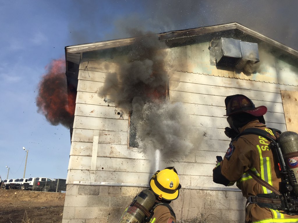 Springdale_Fire's tweet photo. Did you see a little black smoke this morning? Don't worry, we just got in a little training. #springdalefire https://t.co/u38TLU5mYr