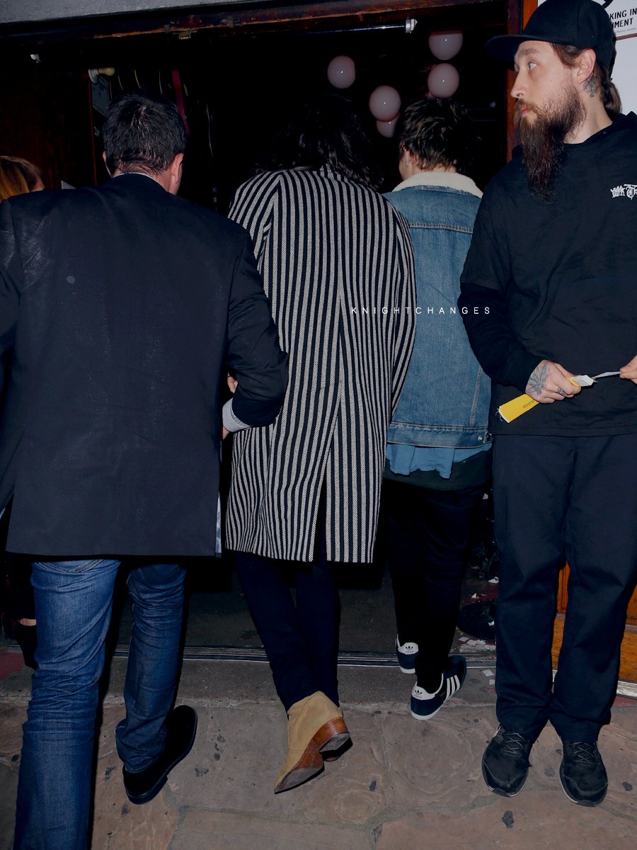 WhyLarryIsReal's tweet photo. SOOOOOOON https://t.co/IUPQx5wC9Q