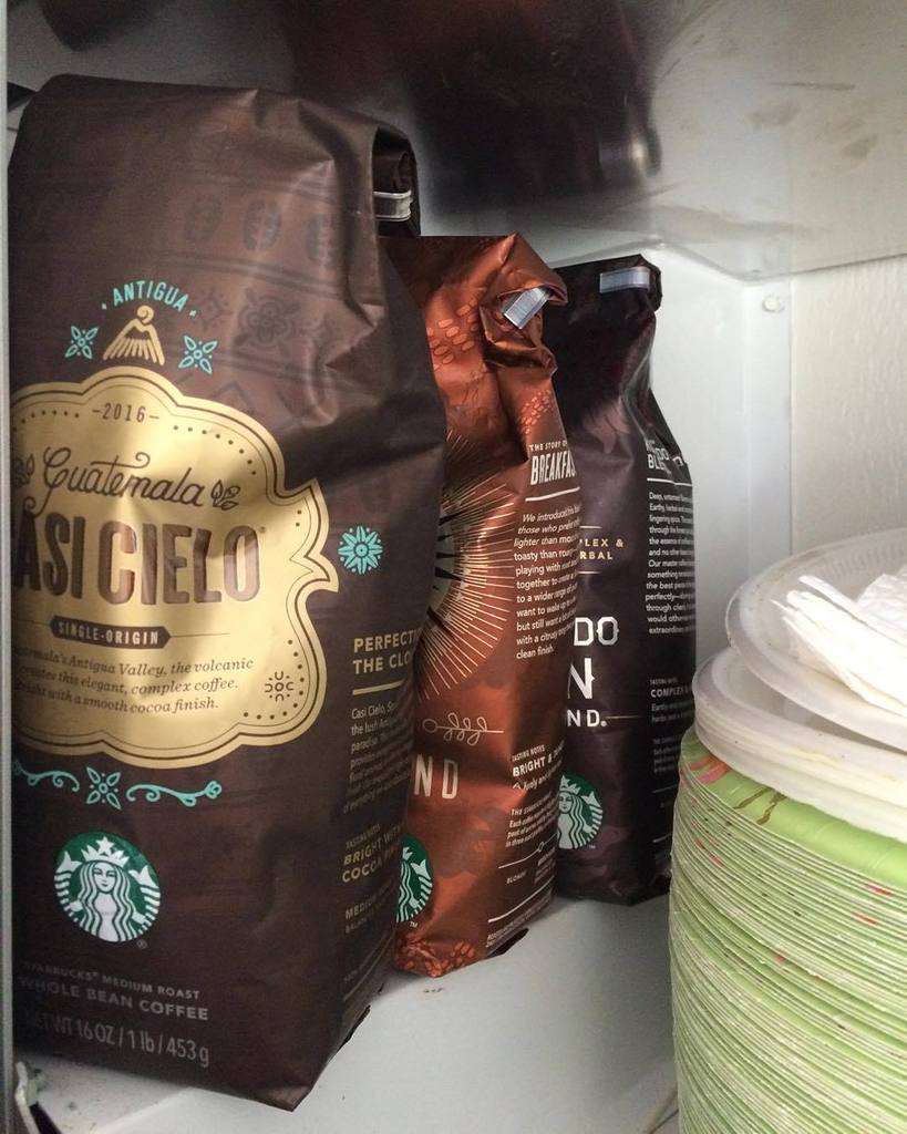 DivaQBBQ's tweet photo. Packing my black Beauty comp trailer coffee is well stocked. Lol. #java #javaaddict #coffe… https://t.co/XdNqDxMxJ1 https://t.co/ewbWpOS2tN